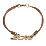 Šnúrkový náramok hnedej farby, nápis "Love" v matnom zlatom odtieni SP45.17