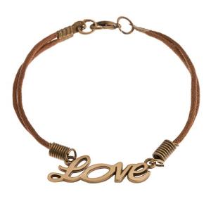 Šnúrkový náramok hnedej farby, nápis "Love" v matnom zlatom odtieni SP45.17