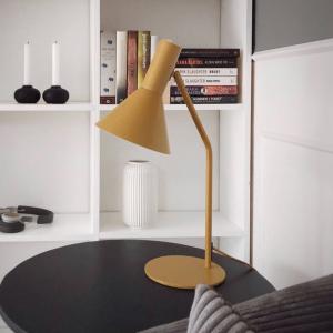 Stolová lampa FRANDSEN Lyss, matná mandľová