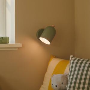 Nástenné svietidlo Gaston s káblom a zástrčkou, kovové, zelené