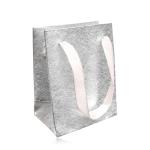 Taštička na darček, lesklý mriežkovaný povrch striebornej farby, stužky GY57