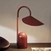 ferm LIVING LED dobíjacia stolová lampa Arum, červená, stmievateľná, IP44