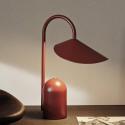 ferm LIVING LED dobíjacia stolová lampa Arum, červená, stmievateľná, IP44