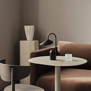 ferm LIVING LED dobíjacia stolová lampa Arum, čierna, stmievateľná, IP44