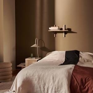 ferm LIVING Arum Otočné nástenné svietidlo, béžová farba, 47 cm, zástrčka