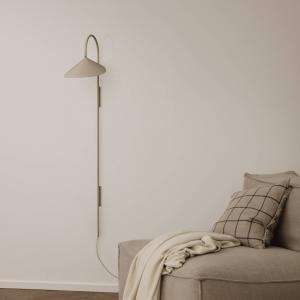 ferm LIVING Arum Swivel Tall nástenné svietidlo, béžová farba, zástrčka