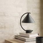 ferm LIVING LED dobíjacia stolová lampa Meridian, čierna, stmievateľná