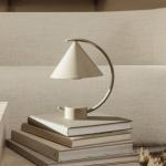 ferm LIVING LED dobíjacia stolová lampa Meridian, béžová, stmievateľná