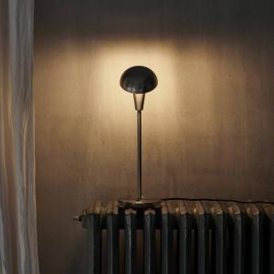 ferm LIVING Stolná lampa Tiny, nikel, výška 42,2 cm, naklápacia