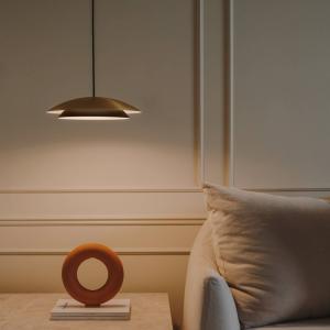 LEDS-C4 LED závesné svetlo Noway Small, RC-dim, CCT, zlatý matný