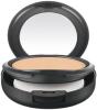 MAC Cosmetics Zmatňujúci púder a make-up Studio Fix (Powder Plus Foundation) 15 g NC55
