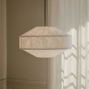 New Works závesné svietidlo Kite, Ø 55 cm, biele, 3-svetelné, fleece