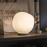 Stolná lampa Foscarini Hoba Piccola, Ø 13 cm, zapínanie/vypínanie, sklo