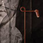 LED stojacia lampa Kundalini Bird, tehlovo červená, výška 126 cm