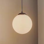 Závesné svietidlo Lima, opálové sklo, čierne, 1 svetlo