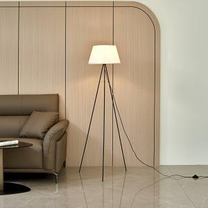 Trojnožková stojacia lampa ELC Elsika, látkové tienidlo, hnedá