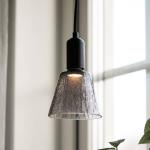 PR Home závesná lampa Tilda, dymovo sivá, Ø 12,5 cm, sklenená zástrčka