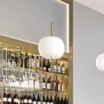 kdln Kushi závesná lampa, mosadz/biela, Ø 16 cm, sklo