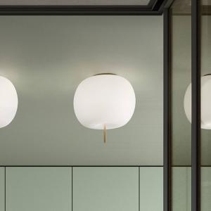 kdln Stropné svietidlo Kushi, mosadz/biela, Ø 33 cm, sklo