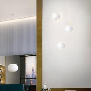 kdln Závesné svetlo Kushi, mosadz/biela, Ø 33 cm