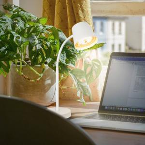 Biwo LED nabíjateľná stolná lampa, biela, dotykový stmievač, kov