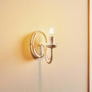 Nástenné svetlo Malbo v bielej farbe, 1-plameňové