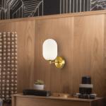 Nástenné svetlo Alias, kov zlatý, opálové sklo, 1-plameňové