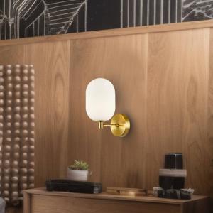 Nástenné svetlo Alias, kov zlatý, opálové sklo, 1-plameňové