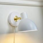 Dyberg Larsen nástenné svetlo Lilje, biele, Ø 16 cm, kov