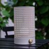 Dyberg Larsen Stolová LED lampa Mesh, biela, výška 20 cm