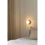 Nuura nástenné svetlo Liila 1, Ø 14 cm, IP44, čierna/opálová