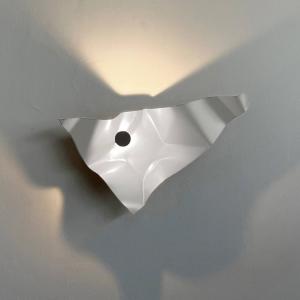 Knikerboker LED nástenné svetlo Zona d`ombra, biela, 79 cm