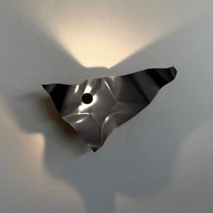 Knikerboker LED nástenné svetlo Zona d`ombra, sivá, 79 cm