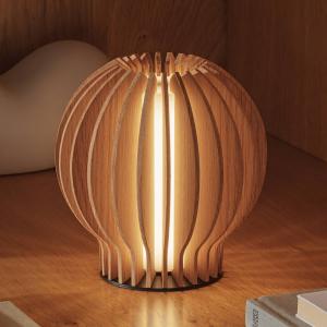 EVA Solo LED dobíjacia stolová lampa Radiant, svetlé drevo, Ø 14 cm, USB