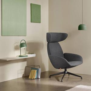 PLEASE WAIT to be SEATED Stolová lampa QUAY, borovicovo zelená