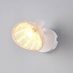 Nástenné svetlo Calvi, biele, prírodný ratan, Ø 13 cm, vypínač