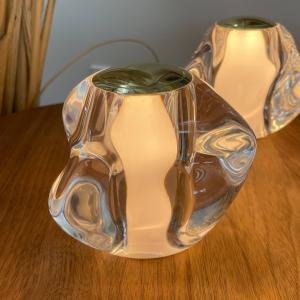 LOOM DESIGN LED stolová lampa na batérie Ice Ball zlatá farba Ø 10,5 cm