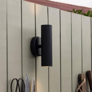 Globen Lighting Nástenné svetlo Hubble, čierne, výška 21 cm IP44