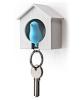 Vešiačik na kľúče Qualy Sparrow, biela búdka / modrý vtáčik