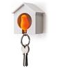 Vešiačik na kľúče Qualy Sparrow, biela búdka / oranžový vtáčik