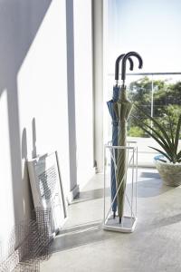 Stojan na dáždniky Yamazaki 9 Square, biely