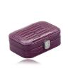 Tmavofialová šperkovnica z imitácie krokodílej kože - obdĺžnikový tvar, zaoblené hrany, pracka AB41.16