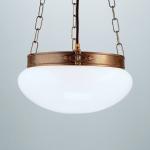 Klasicky pôsobiaca závesná lampa Verne