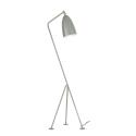 GUBI Gräshoppa trojnohá stojaca lampa modro-sivá