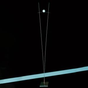 Ingo Maurer Ilios – stojaca lampa striebro