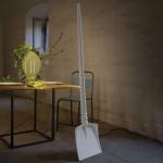 Karman Tobia dizajnérska stojaca LED lampa lopatka