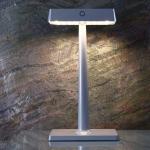 Stolná LED lampa Algieba, napájaná batériou, sivá